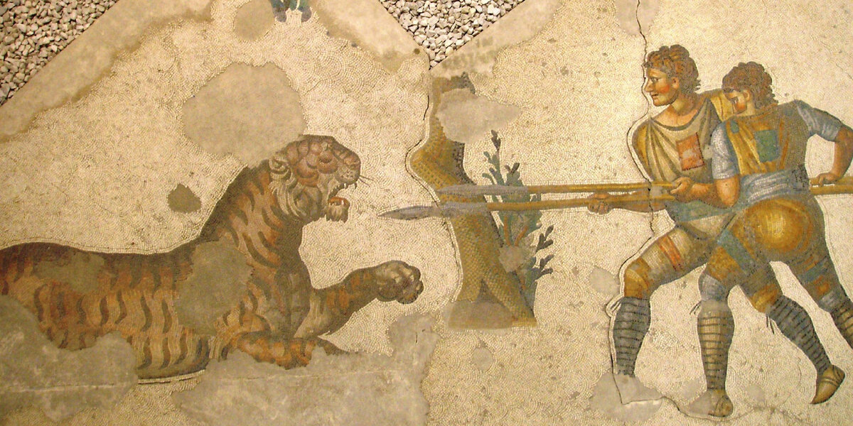 Гладиаторы сражаются с тигром. Мозаика V века в Большом Константинопольском дворце.