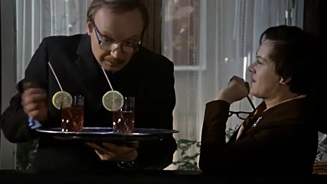    Кадр из фильма "Служебный роман". 1977 год. Реж. Эльдар Рязанов. Студия "Мосфильм"