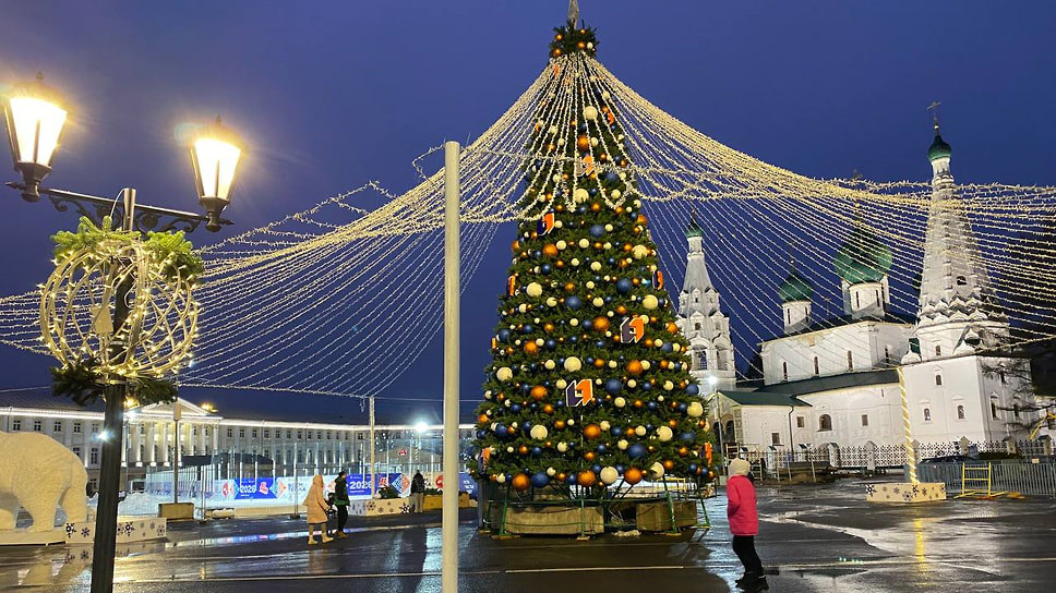 Головной офис ПАО «Банк ПСБ» с весны 2025 года зарегистрирован в Ярославле на улице Республиканской, 16. Банк в рамках переезда из Москвы предполагает построить офис и жилой комплекс для своих сотрудников. Под возведение офиса рассматривалось место, где сейчас находится футбольный стадион «Шинник». Взамен этого банк мог бы построить новый стадион для клуба, но в другом месте. Окончательно вопрос не решен. Банк начал принимать активное участие в жизни региона. Например, ПСБ открыл спортивную площадку в Ярославле и разместил новогоднюю елку на Советской площади..📷Фото: Андрей Иванов / YarNews