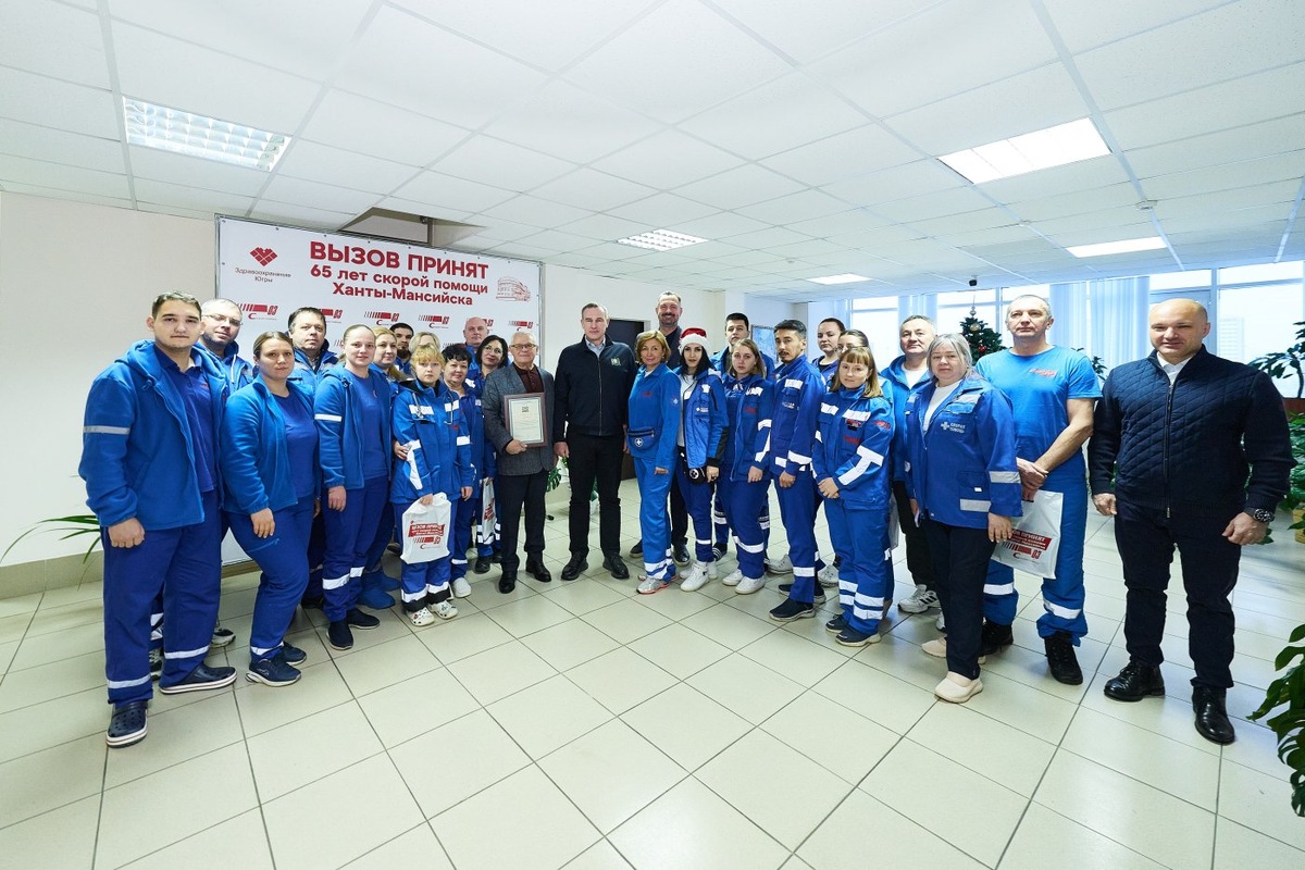    Губернатор Югры поздравил медиков скорой помощи с Новым годом на рабочем месте