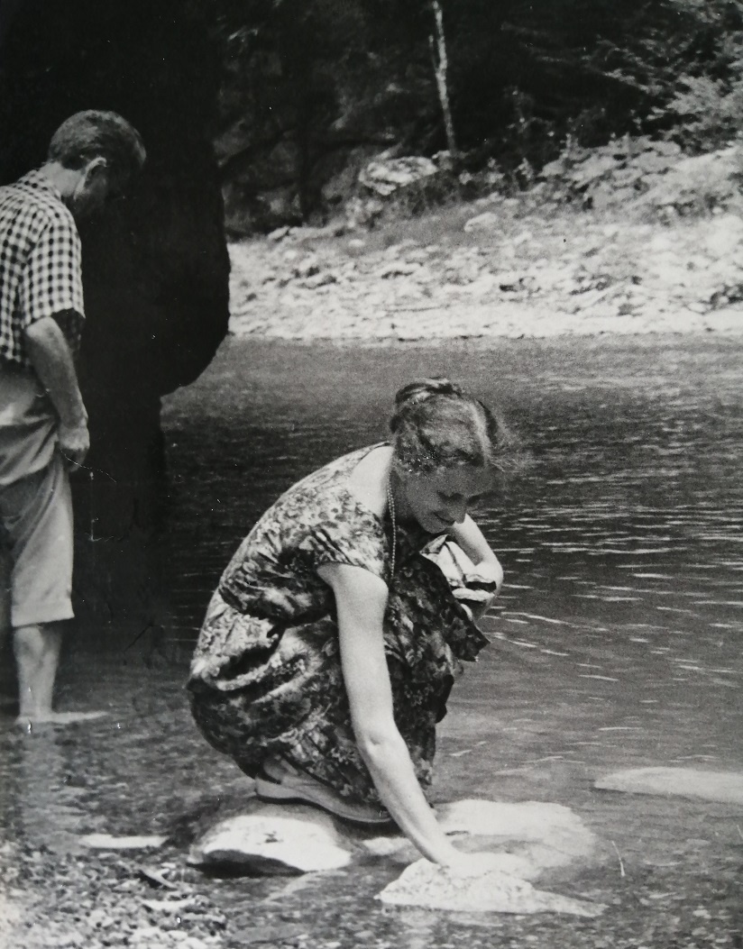 На Урале. После ночной рыбалки надо обработать улов.