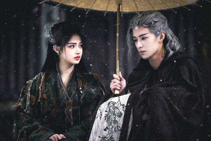 Айми в роли богини-птички и Цзо Е в роли чумного демона. Потрясающая пара, прекрасная трагичная история Великой любви. Кадр из дорамы. Взято в открытом доступе. 