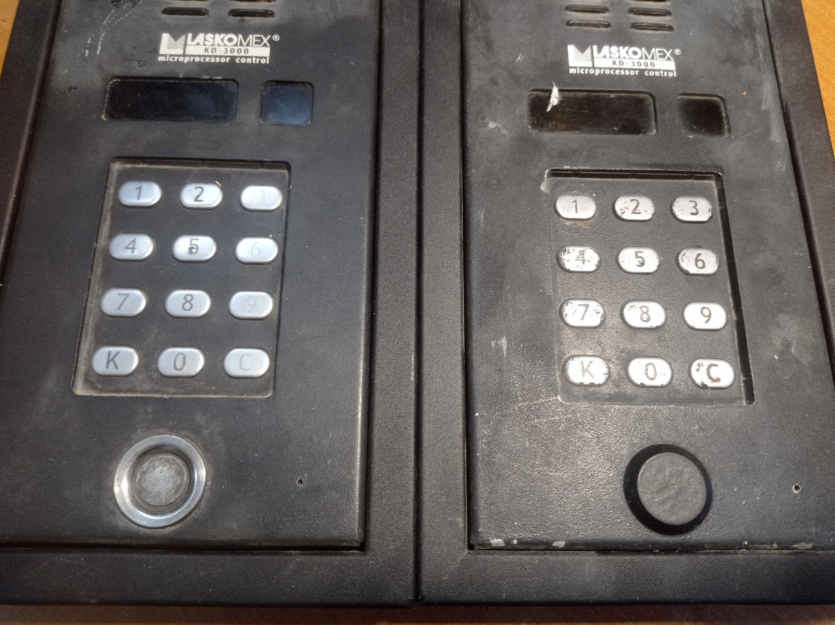 пульты почти одинаковые.