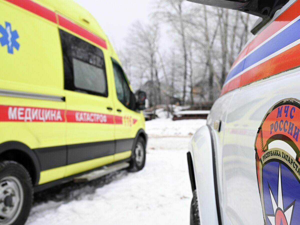    Учения по извлечению провалившейся под лед автотехники в Татарстане | © РИА Новости / Максим Богодвид