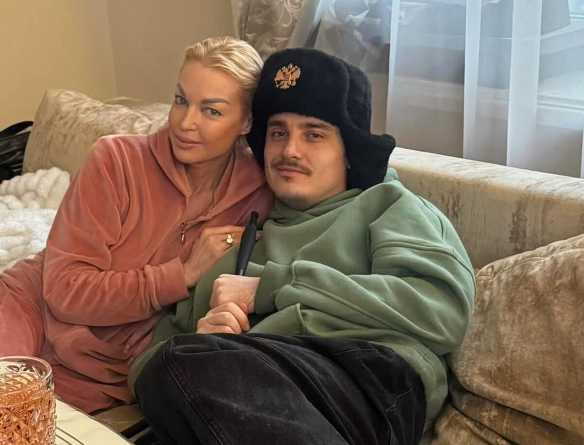    Анастасия Волочкова встретила Новый 2026 год в объятиях Марчела АбабиСоцсети Анастасии Волочковой