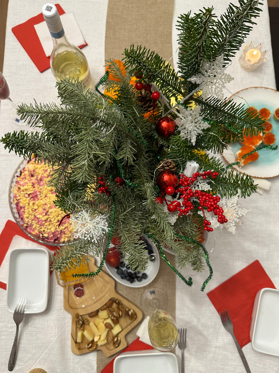 Новогодний стол , горячее в духовке