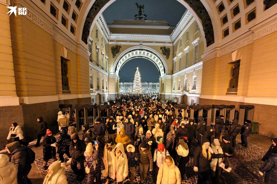    Праздник прошел спокойно. Вероятно, из-за строго контроля на КПП. Алексей БУЛАТОВ