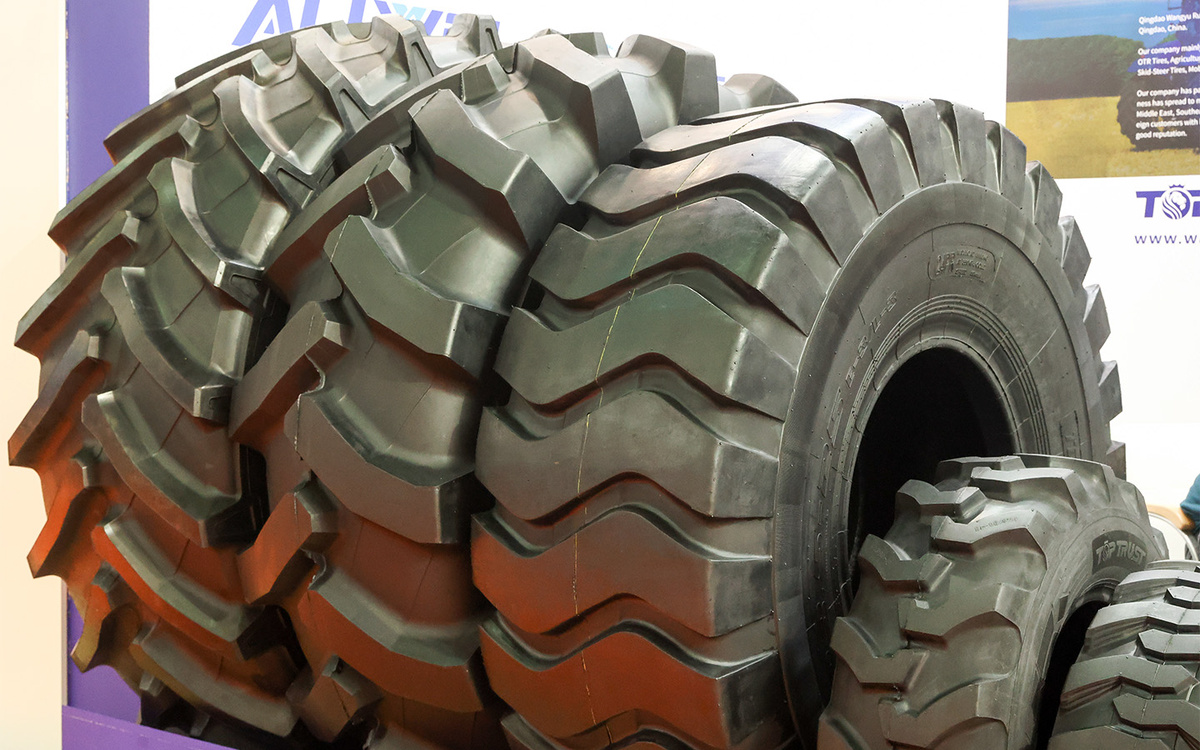 Petrov Sergey / NEWS.ru / Global Look Press📷Специальные шины — покрышки для различной спецтехники, например, погрузчиков, экскаваторов на колесном ходу, снегоболотоходов