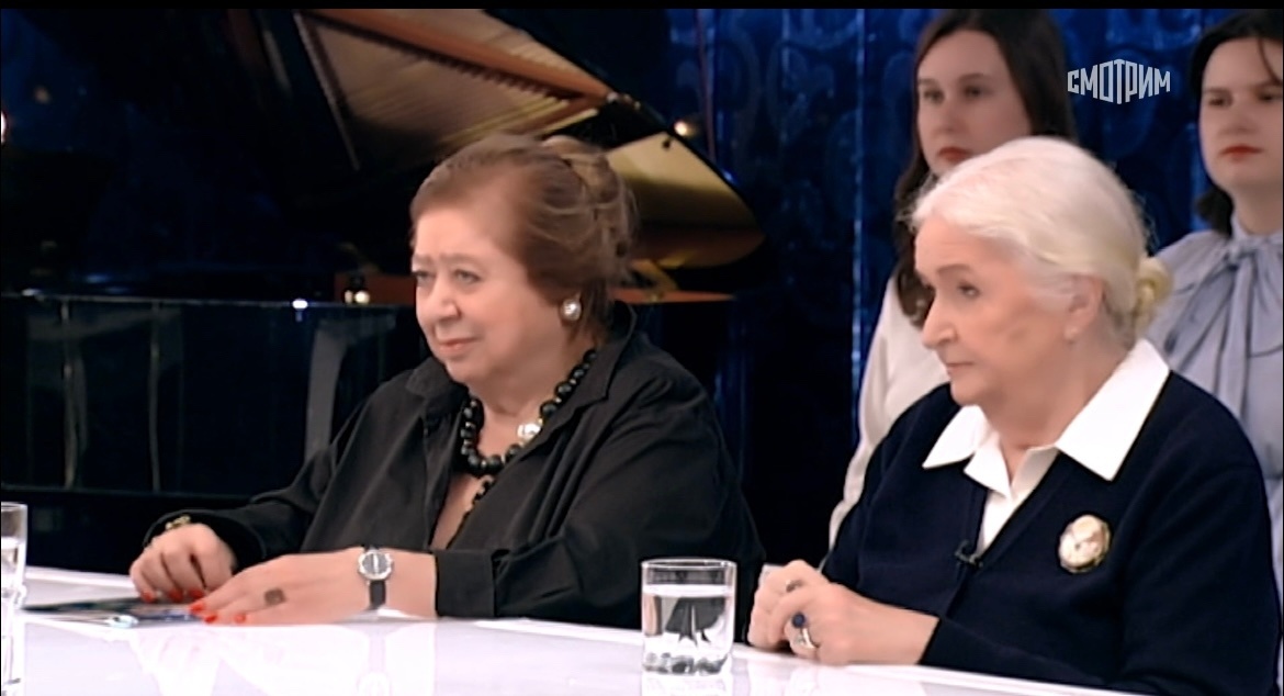 Татьяна Черниговская справа. Фото из инета Вк