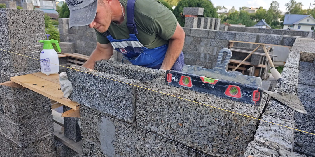 Стены из арболита своими руками: сколько стоит построить дом в одиночку?