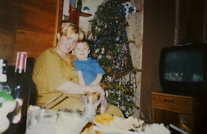 Новогодняя ночь на 2002 год. Андрея видите? А он уже есть)))