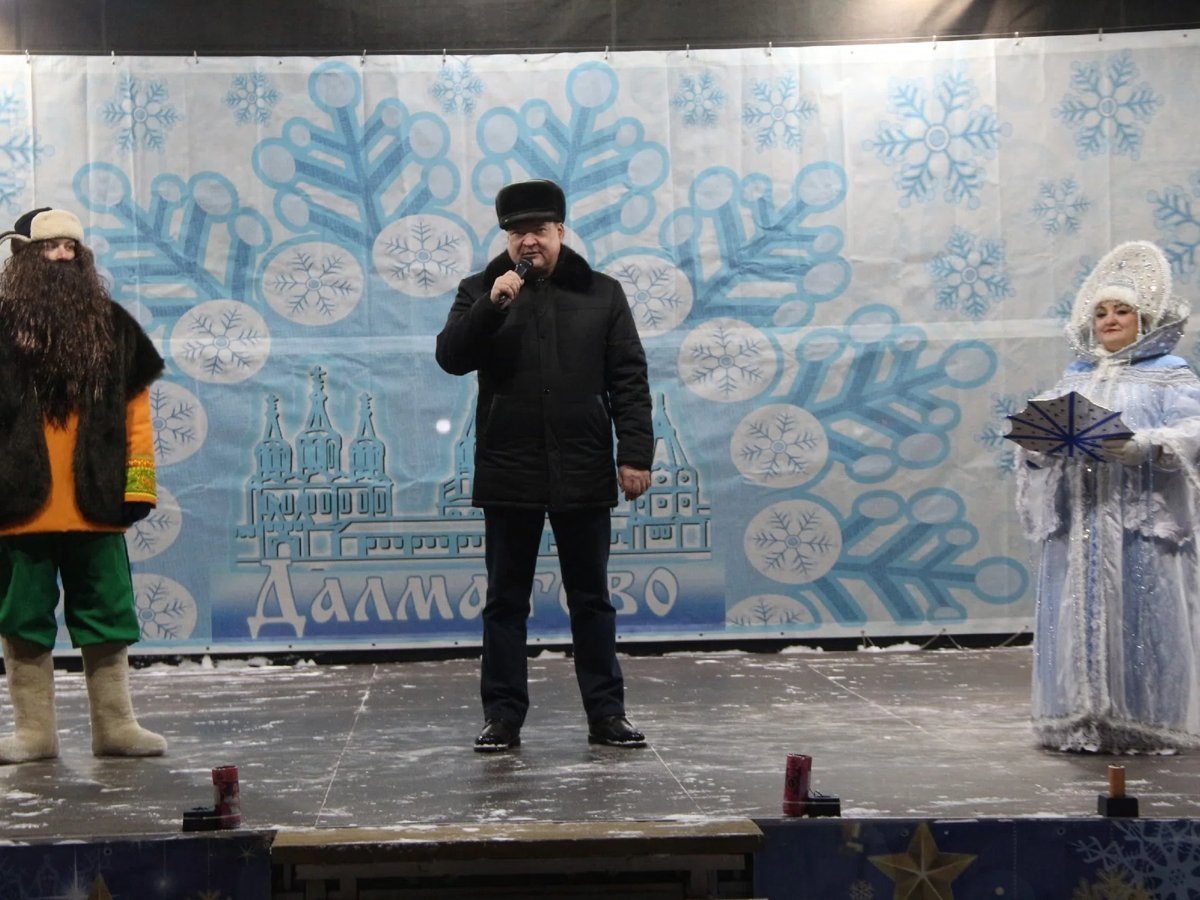    Поздравление главы округа Андрея Аносова (в центре)
