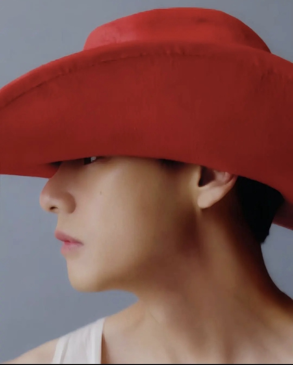 Идешь по облакам и вдруг на горной тропке сквозь дождь- вишневый цвет! Такаи Кито.