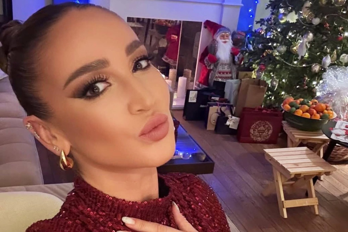     «Я обожгла палец»: Ольга Бузова пострадала под бой курантов в новогоднюю ночь. Видео!