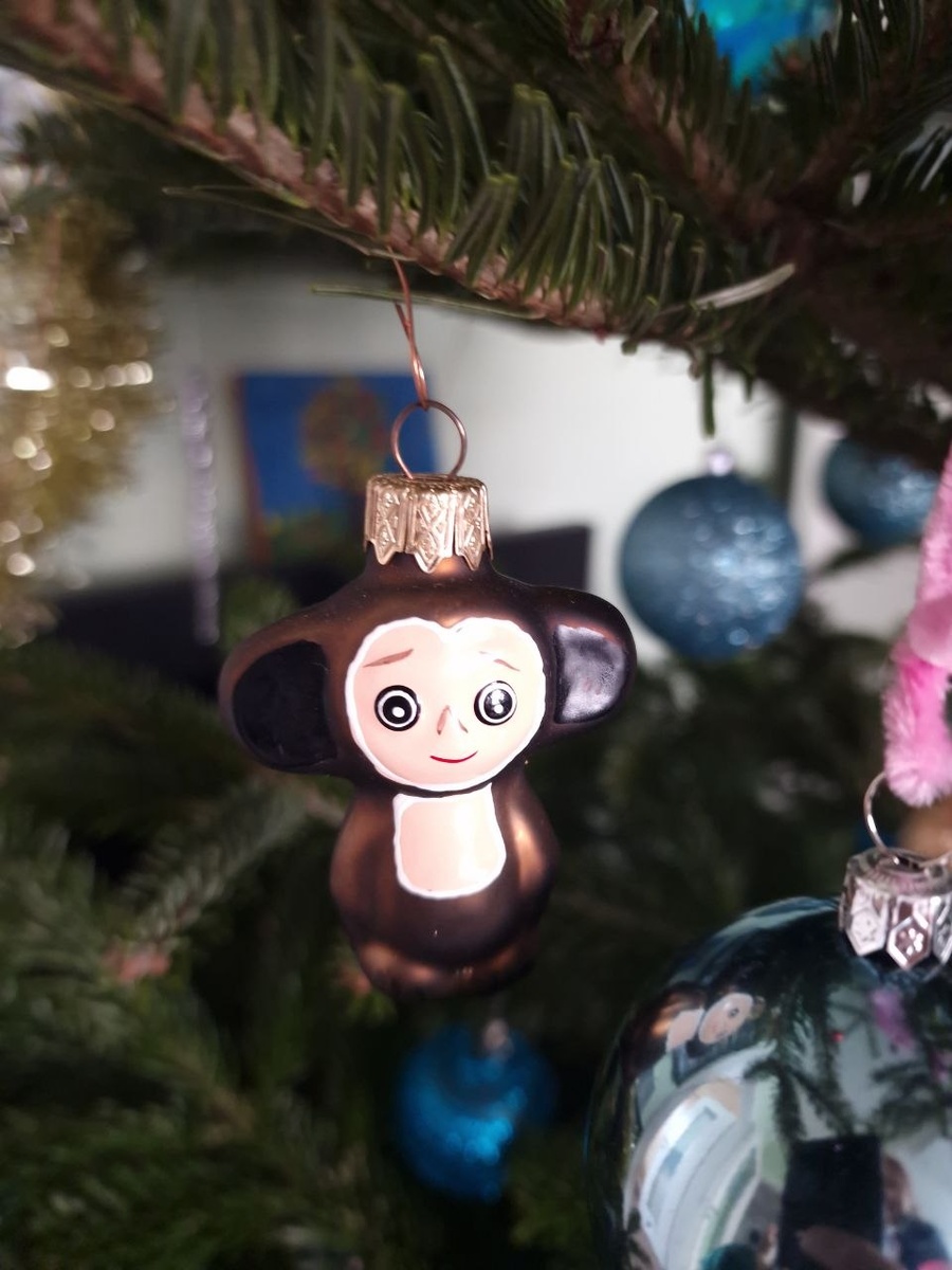 фото автора: у нас прямо на елке висит один чебурашка