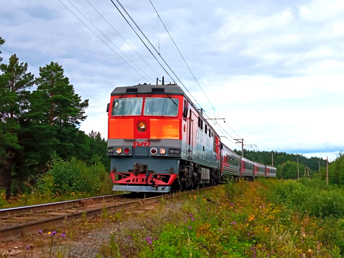 ТЭП70-0527 с пригородным поездом Алапаевск - Екатеринбург-Пасс. на перегоне Алапаевск - Разъезд Зыряновский