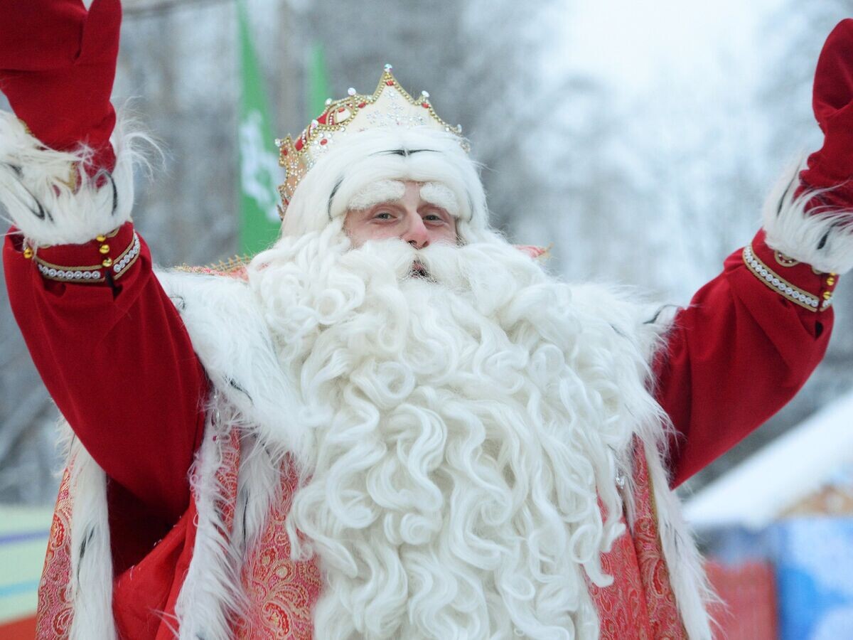    Дед Мороз из Великого Устюга во время праздника в Центральном парке культуры и отдыха имени В.В.Маяковского Екатеринбурга | © РИА Новости / Павел Лисицын