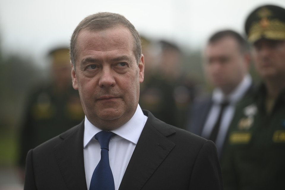    Медведев: Бандеровских ублюдков надо резать, где бы они ни находились Алексей БУЛАТОВ