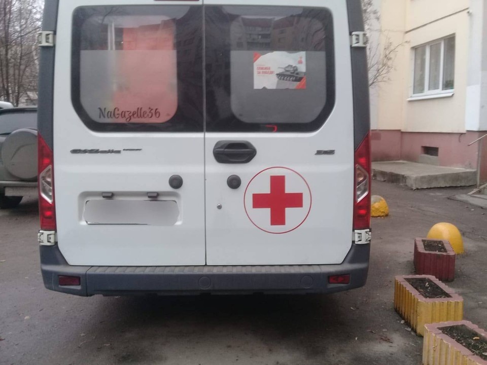    До приезда «скорой» человека с алкогольным отправлением нужно положить на правый бок и следить за его дыханием. Алексей СЕРГУНИН