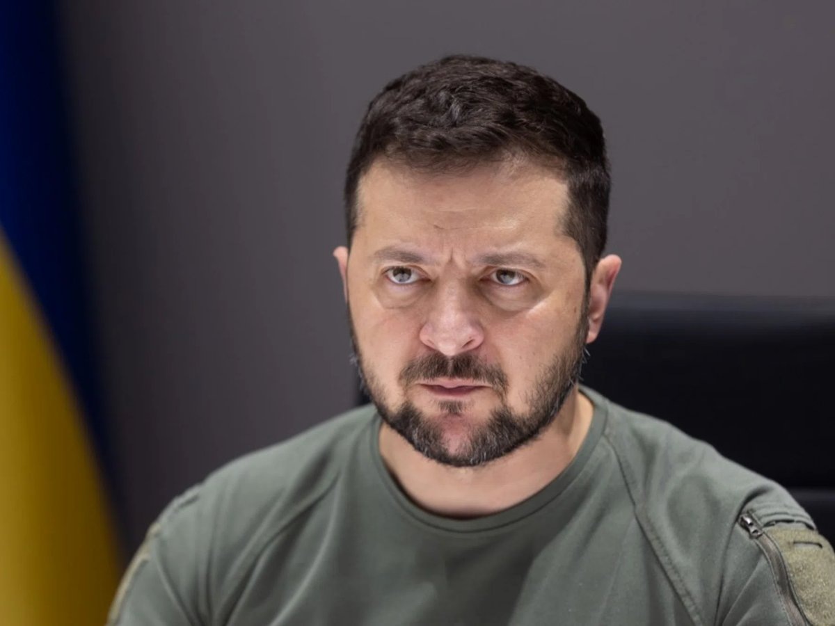     Слова Зеленского о том, что именно он будет подписывать мирное соглашение, является самым слабым местом в риторике президента Украины, считает политолог