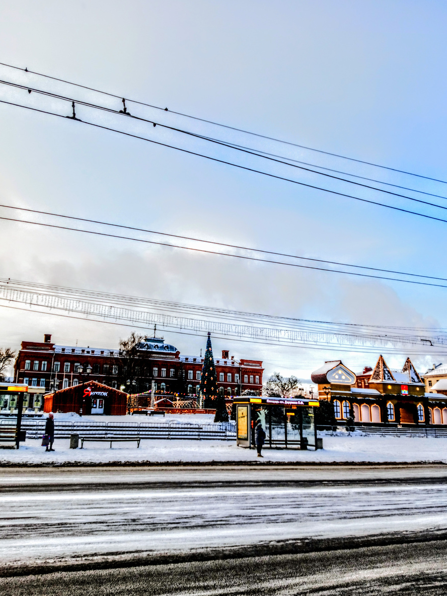 Площадь Дерунова. Вид с противоположной стороны Крестовой улицы. 
