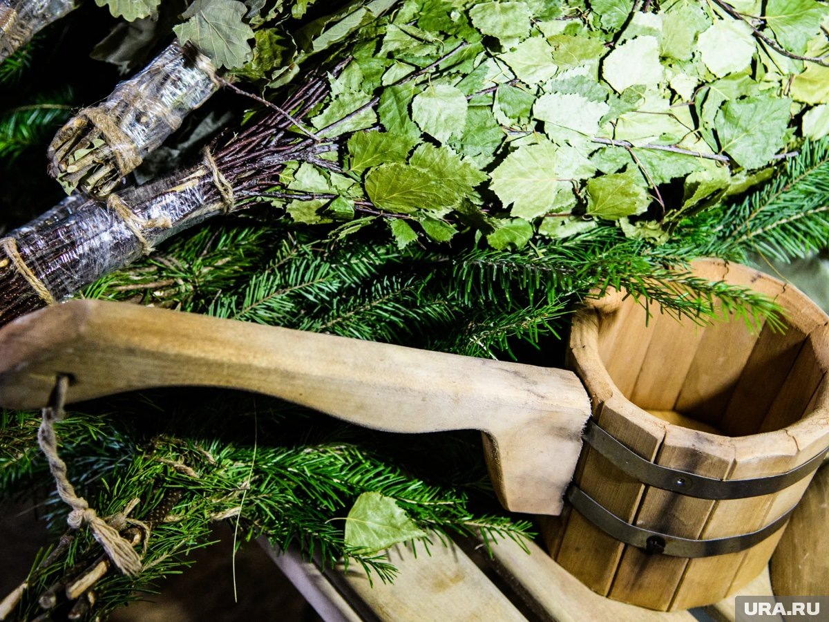     Ходить в баню 1 января  — новогодняя традиция в семье мэра Белоярского района ХМАО Сергея Маненкова