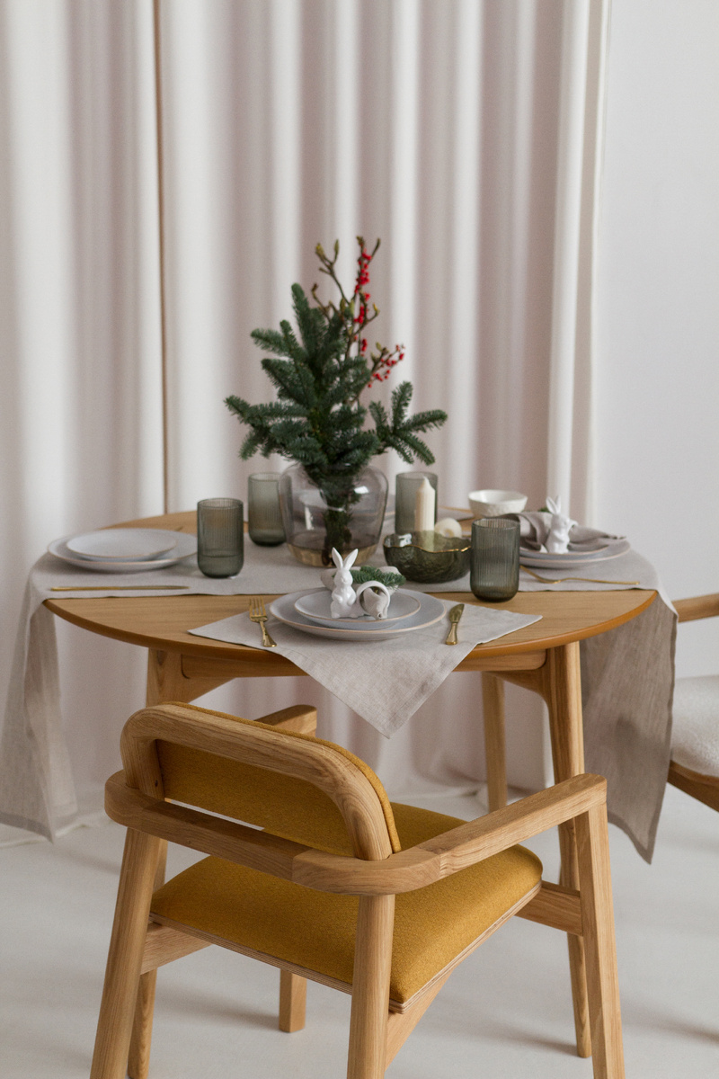 Круглый раздвижной стол ЭКСПАНД и стулья АКЕЛА из натурального дуба