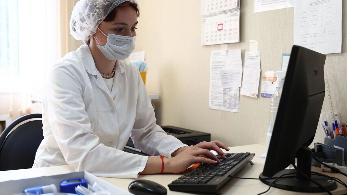 Реформы в здравоохранении сделали положение врачей хуже прежнего. Фото: Сергей Булкин / ТАСС