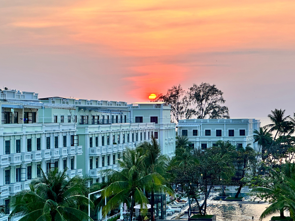 Красивый закат солнца на Фукуоке.