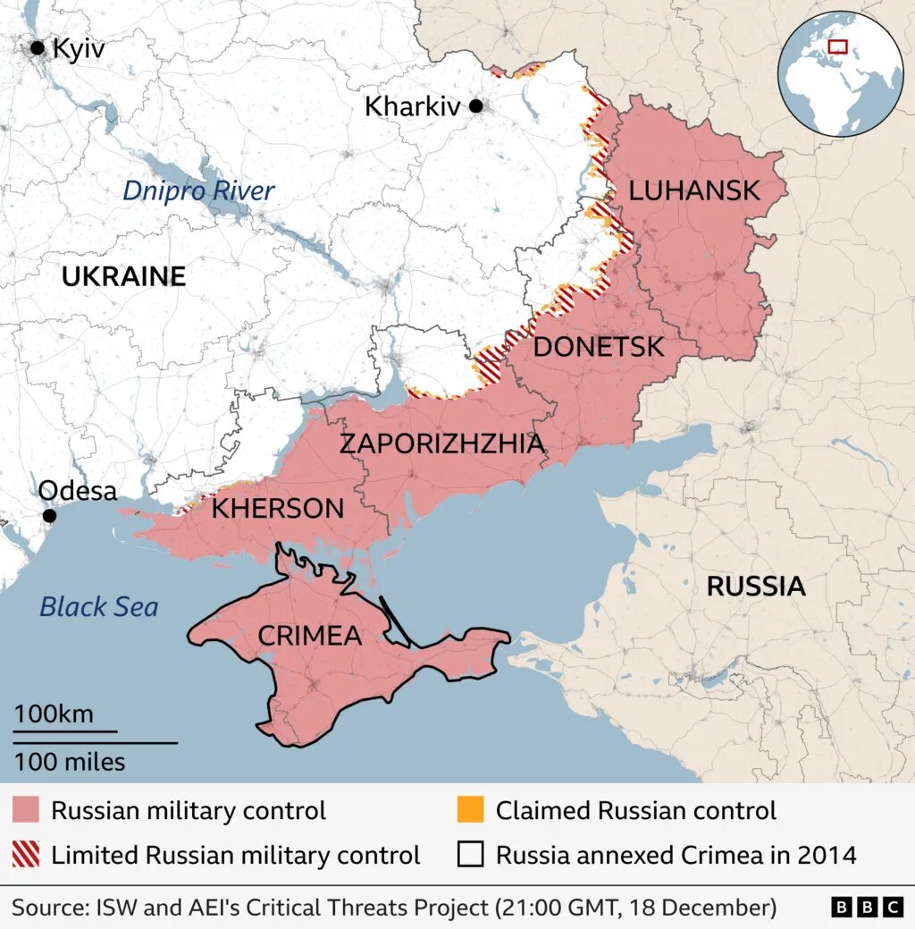 В соответствии с поддерживаемым США мирным планом, представленным в ноябре, Украина передадет контроль над всей Луганском, Донецком и Крымом, а также над территориями Запорожья и Херсона, которые сейчас оккупирует Россия, Москве.

Украинским войскам придётся отступить из тех частей Донецка, который они всё ещё удерживают, и это станет демилитаризованной территорией под фактическим контролем России. Российские войска должны были покинуть небольшие территории Украины, которые они сейчас занимают за пределами этих регионов.

Президент Украины Владимир Зеленский неизменно заявлял, что Украина не сдаст Донбасс в обмен на мир, утверждая, что такая уступка может стать трамплином для будущих атак со стороны России.

Ключевые города, на которые подвергаются цели
Недавний доклад ISW описывает «крепостной пояс», простирающийся на 50 км (31 милю) через западный Донецк.

«Украина последние 11 лет вкладывала время, деньги и усилия в укрепление крепостного пояса и создание значительной оборонительной промышленной и оборонительной инфраструктуры», — пишет в документе.

Российское летнее наступление возле восточного города Покровск действительно быстро продвинулось к северу от города, и недавно Россия продвинулась на юге самого города и к востоку от соседней Константиновки.

Город, некогда ключевой логистический узел украинской армии, уже находится в руинах.