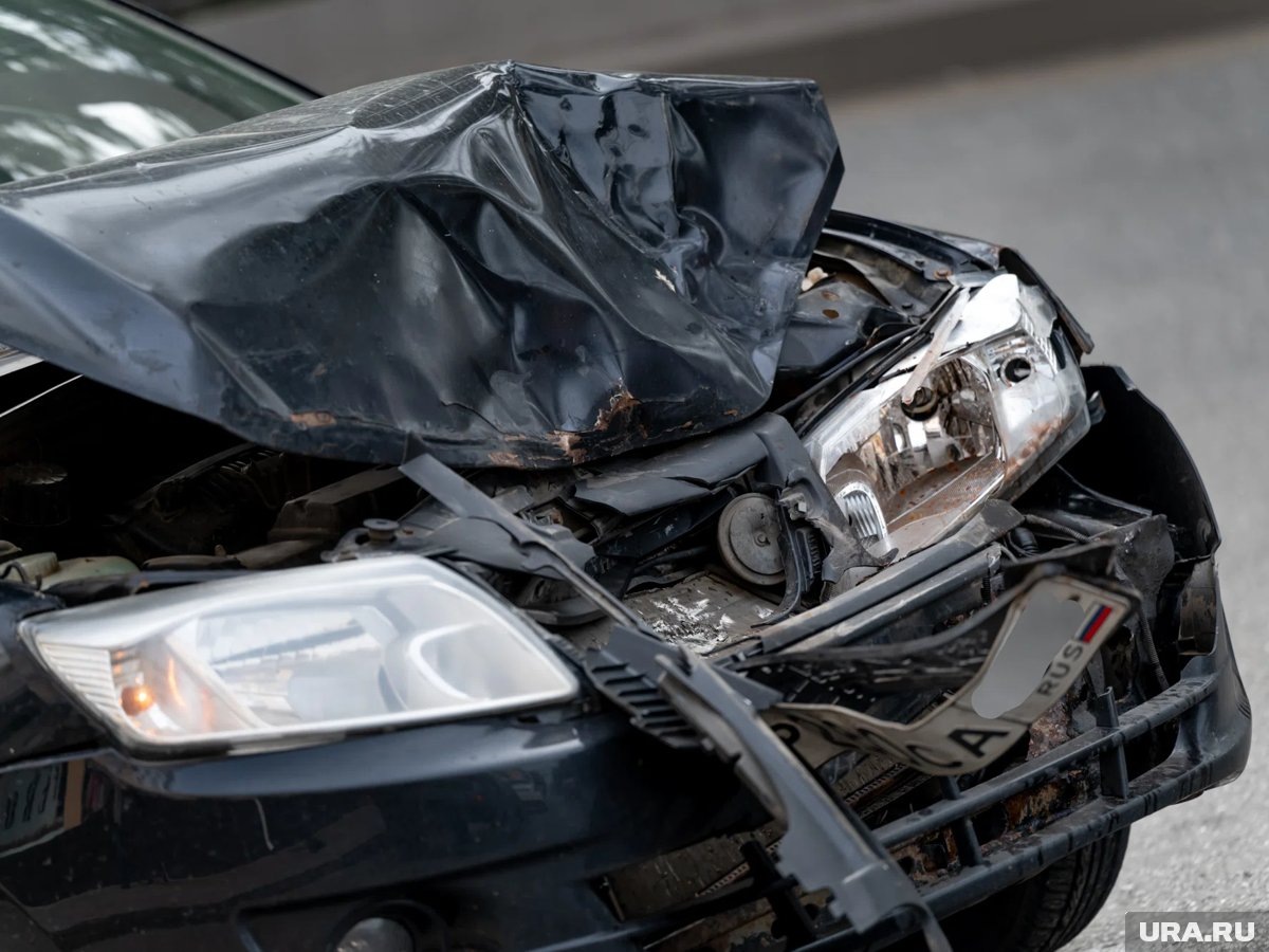     На дороге столкнулись Lada Granta и Lada Vesta (архивное фото)