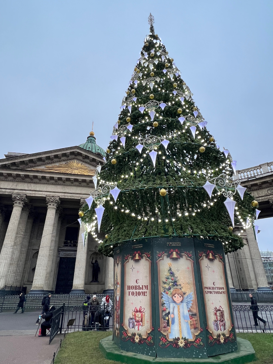 Елка у Казанского собора 