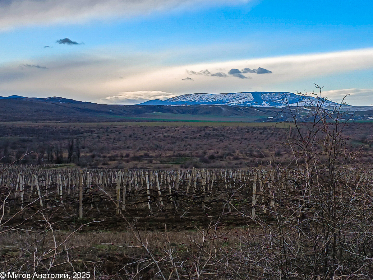 На горизонте гора Агармыш.