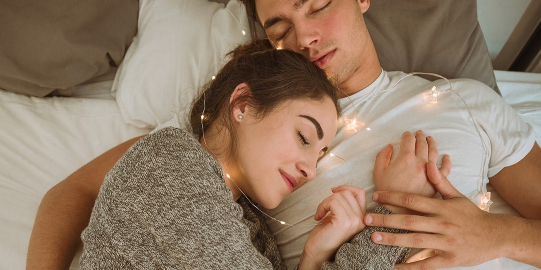 «В Новый год сажусь на электричку и еду в лес». Истории людей, которым классно не отмечать