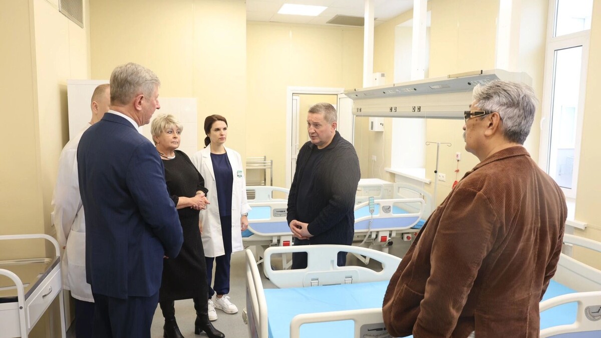    Андрей Бочаров традиционно посетил одну из больниц Волгограда 1 января   администрация Волгоградской области