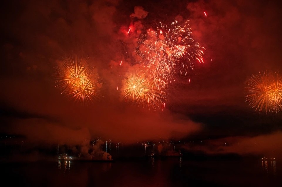    Салюты могут привести к негативным последствиям GLOBAL LOOK PRESS