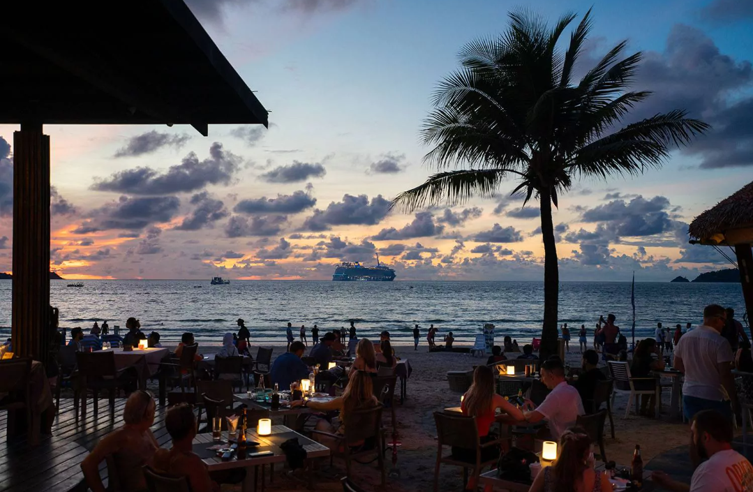 Патонг, Бич-клаб-отель KUDO