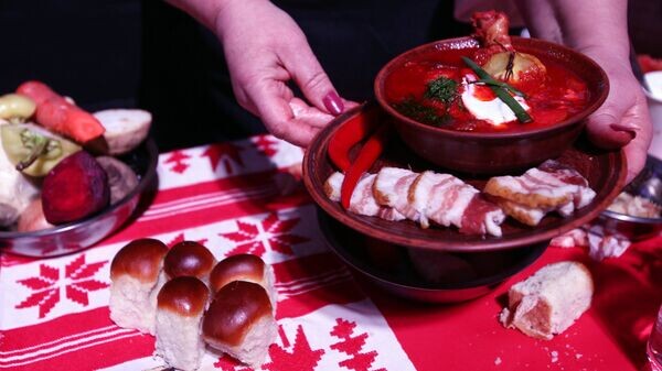    Установление рекорда Украины по самому массовому приготовлению борща© РИА Новости . Стрингер