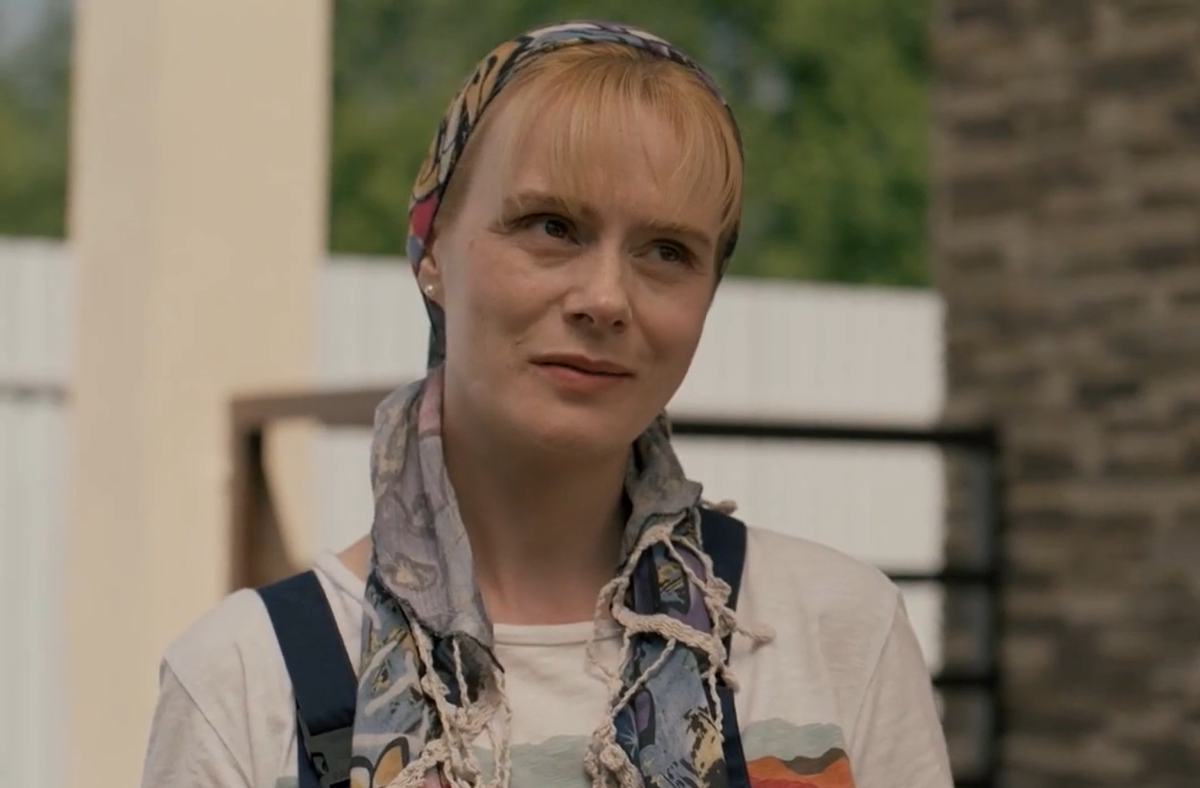 Кадр из кинофильма "Нарисуй меня счастливой", 2022 г., режиссер Всеволод Аравин, сценарист Юрий Ненев, композиторы Татьяна Сирош, Вадим Рыжков (скриншот) 