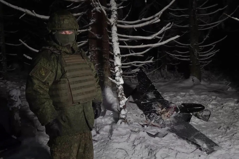    В одном из сбитых дронов уцелел процессор компьютера и наши специалисты смогли снять с него самую важную улику. Фото: стоп-кадр видео МО РФ