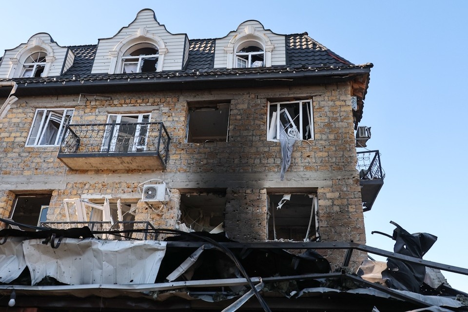    По обычным мирным жителям били фугасами и зажигательной смесью. Фото: Александр Полегенько/ТАСС