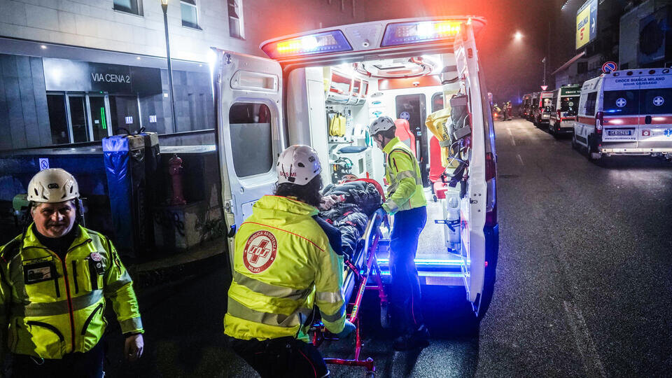     Один человек погиб и 283 пострадали в Италии из-за взрывов петард в Новый год Emanuele Roberto De Carli/Zuma/TASS