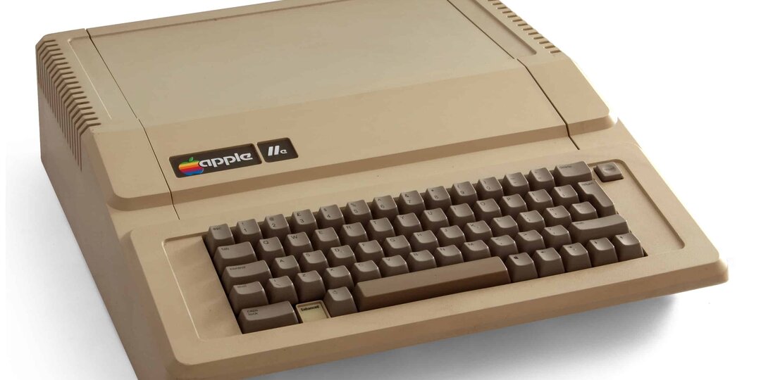 Этот день в истории Apple: компьютер Apple II становится хитом, принесшим большую прибыль