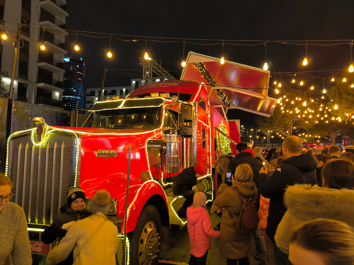 Праздник к нам приходит