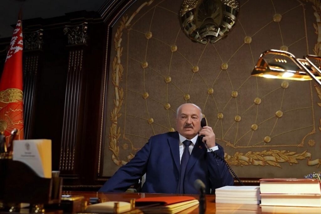 Фото: скриншоты видео новогоднего обращения Президента