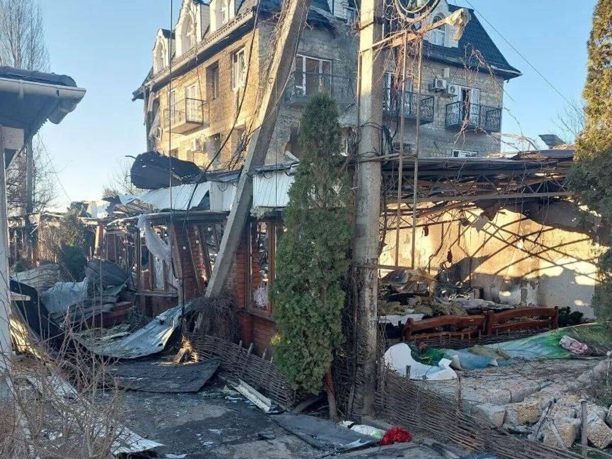    Последствия атаки дронов ВСУ на кафе и гостиницу в Хорлах Херсонской области | © Фото : пресс-служба губернатора Херсонской области