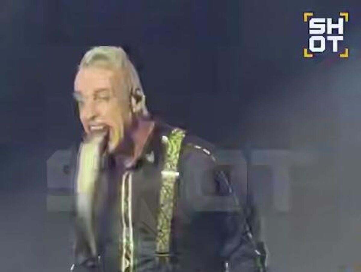    Тилль Линдеманн на концерте в Таиланде. Кадр видео | © SHOT