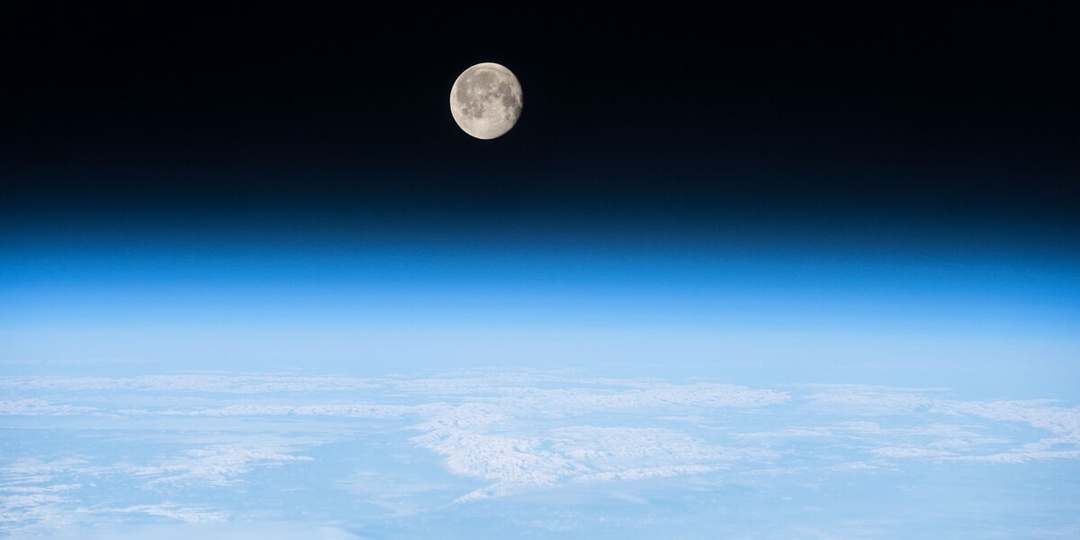 Луна: естественный спутник или идеально спроектированный мир?