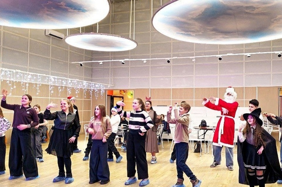    Ребята с удовольствием танцевали и участвовали в увлекательной викторине. Фото: t.me/volnamolod