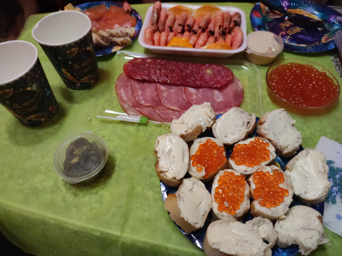 Скромненько, но в меню именно то, что хотелось каждому)